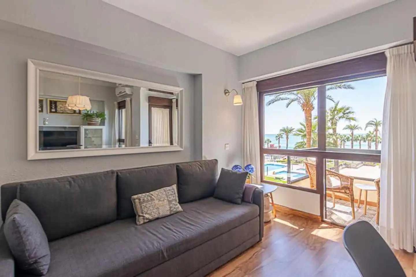 Encantador Apartamento En Primera Linea De Playa Benalmádena Dış mekan fotoğraf
