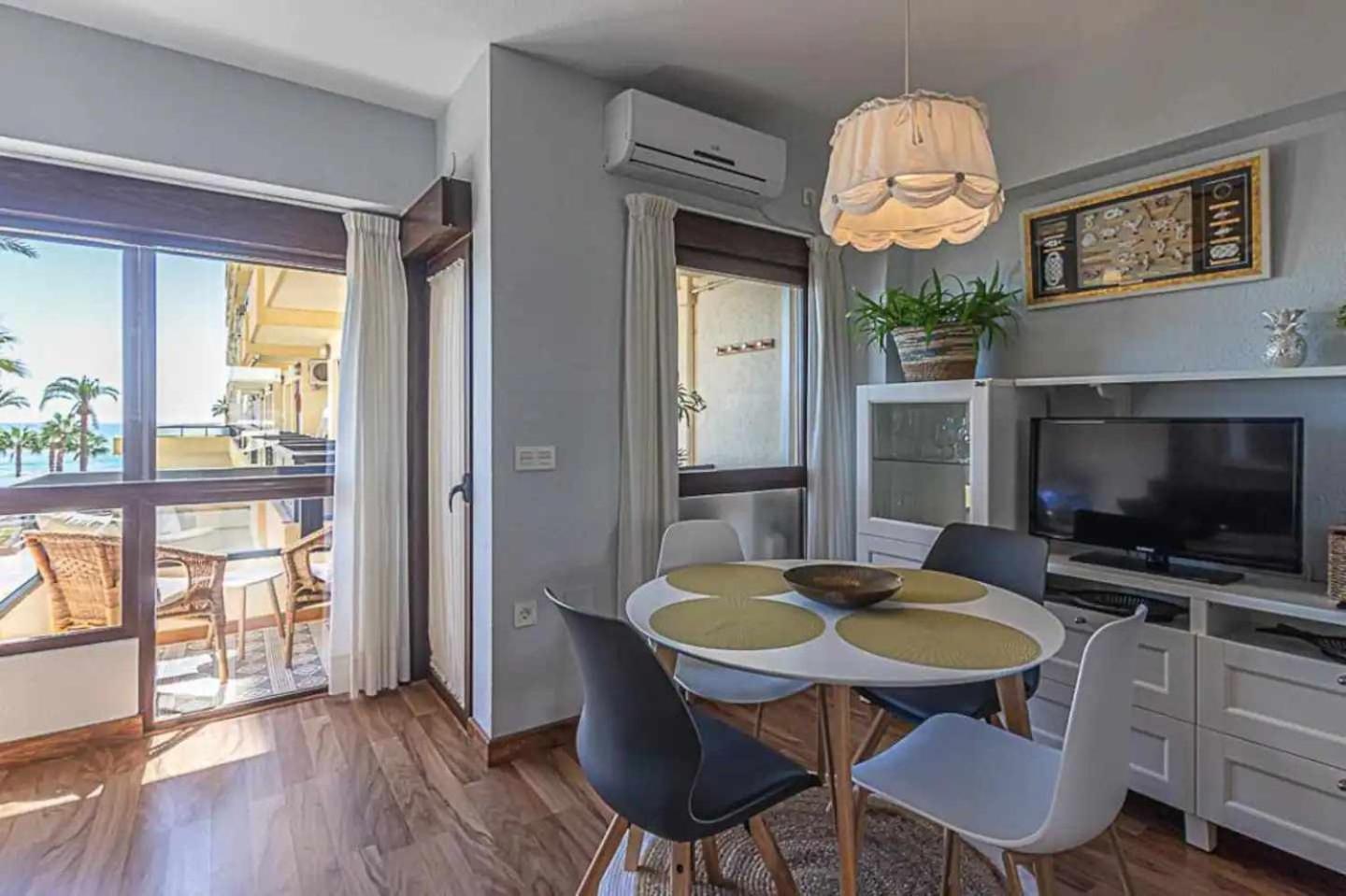 Encantador Apartamento En Primera Linea De Playa Benalmádena Dış mekan fotoğraf