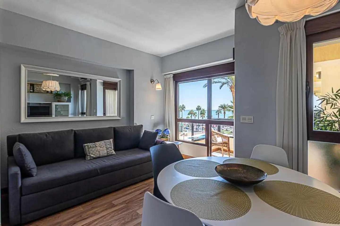 Encantador Apartamento En Primera Linea De Playa Benalmádena Dış mekan fotoğraf